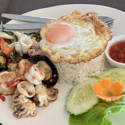 ข้าวกระเพราทะเล/เซทไข่ดาว