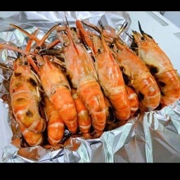 ซีฟู้ดวุฒากาศ (ปลาเผา)  (กุ้งเผา) (หมูทอด)