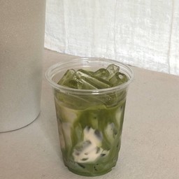 มัทฉะลาเต้ (อูจิมัทฉะ)