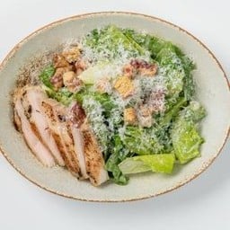 ซีซ่าสลัดกับอกไก่