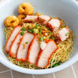 บะหมี่หมูแดงหมูกรอบ