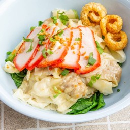 เกี๊ยวน้ำหมูแดง