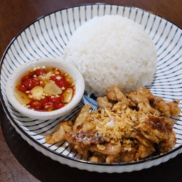 ข้าวหมูทอดกระเทียม