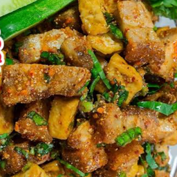 หมูกรอบผัดพริกเกลือ