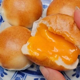 ซาลาเปาไข่เค็มลาวาทอด (1ลูก)