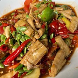 ตำหน่อไม้สด