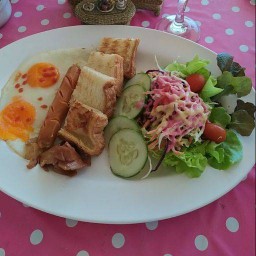 นานากาแฟบ้านสวนผักสาขา2 ครัวกลางซอย