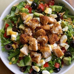 สลัดไก่กรอบ