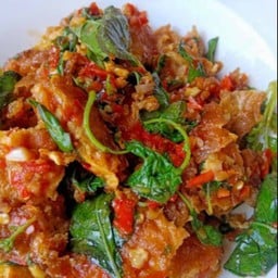 กระเพราแหนม