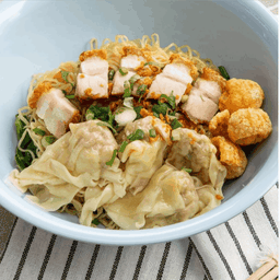 บะหมี่เกี๊ยวหมูกรอบ