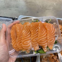 ยำแซลมอน6ชิ้นใหญ่จุกๆ+หอมเจียว 180 ฿