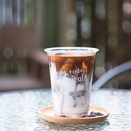 Iced latte 14oz.