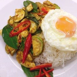 ข้าวหมูผัดพริกแกงเขียวหวาน+ไข่ดาว
