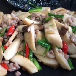 ผัดเห็ดรวมหมูสับราดข้าว