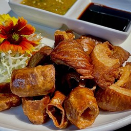 ไส้หมูพะโล้ทอด