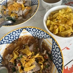 ก๋วยเตี๋ยวต้มยำนายวร