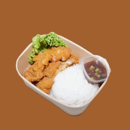 ข้าวไก่ทอดน้ำจิ้มแจ่ว