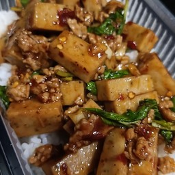 กะเพราหมูสับ+หมูยอ