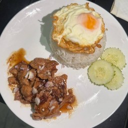 ผัดซีอิ๊วหวาน ราดข้าว