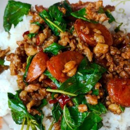 กระเพราหมูสับ+กุนเชียง