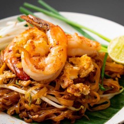 ผัดไทยกุ้งสด เจ๊แคท เอื้ออาทรลาดหลุมแก้ว