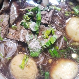 ก๋วยเตี๋ยวเรือน้ำตกหมู