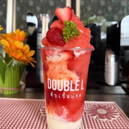 สตรอเบอร์รี่สมูทตี้โยเกิร์ต + ซอสสตรอ