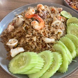 กะเพราจอมยุทธ์ สุขา2 ซอย10