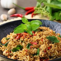 มาม่าผัดกระเพา(เลือกเนื้อได้จ้า)