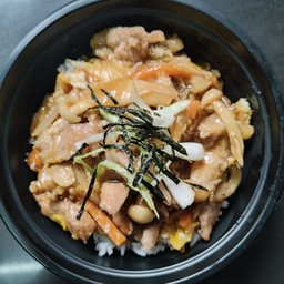 ข้าวสันคอหมูผัดซอสญี่ปุ่น