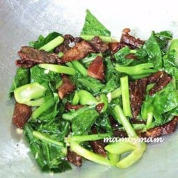 ข้าวคะน้าน้ำมันหอยหมูแดดเดียว