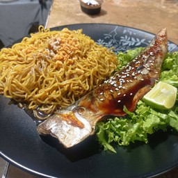 บะหมี่คลุก  ปลาซาบะย่างสเทอริยากิ