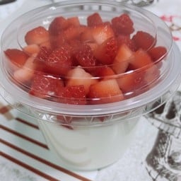 กรีกโยเกิร์ตx1 สกูป ท็อปปิ้งสตอเบอรี่สด