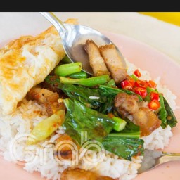 ผัดคะน้าหมูกรอบ