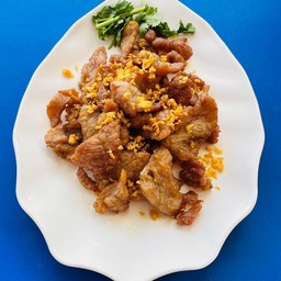 หมูทอดกระเทียมพริกไทย