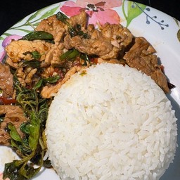 ข้าวกระเพราหมูชิ้น