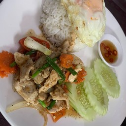 ข้าวราดผัดพริกไทยดำ