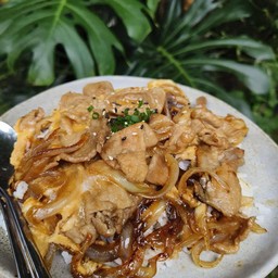 ข้าวหน้าหมูสไตล์ญี่ปุ่น