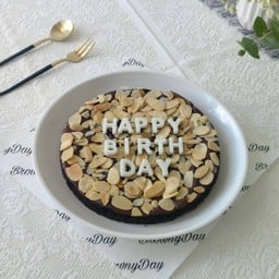 อัลมอนด์สไลด์ บราวนี่วันเกิด