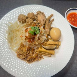 ก๋วยเตี๋ยวหลอดทรงเครื่องแม่พลอยจัน