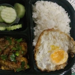 ปลานิลทอดผัดพริกแห้ง+ไข่ต้ม+ข้าวสวย