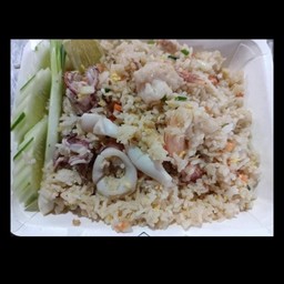 ข้าวผัดรวมมิตรหรือเน้นเนื้อสัตว์ได้คะมีกุ้งหมึกหมูไก่ผัดแบบใส่แครอทกับต้นหอมถ้าจะผัดแบบโบราณเน้นบอกด้วยนะคะ