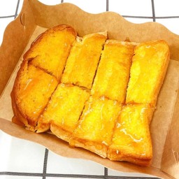 ขนมปังปิ้งซอสคาราเมล