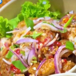 ข้าวยำไก่แซ่บราดข้าว