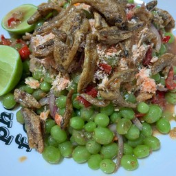 ตำองุ่นดิบกะปิ