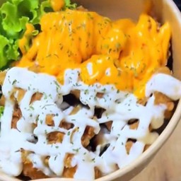 ข้าวไก่ทอดราด ซอสทูโทน