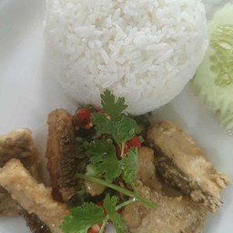 ปลานิลทอดน้ำปลาราดข้าว