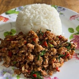 ข้าวกระเพราหมูสับพริกแห้ง