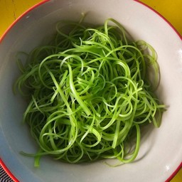 ผักบุ้งฝอยลวก