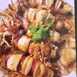 หมึกไข่แดดเดียวทอดกระเทียม